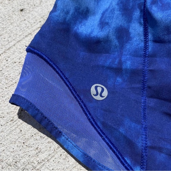 Lululemon Hotty Hot Shorts 2.5” - Picture 2 of 5